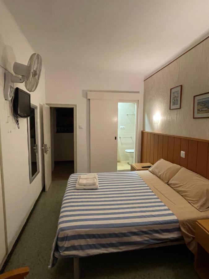 P&R Hostals Maria Rosa Τόσα ντε Μαρ Εξωτερικό φωτογραφία